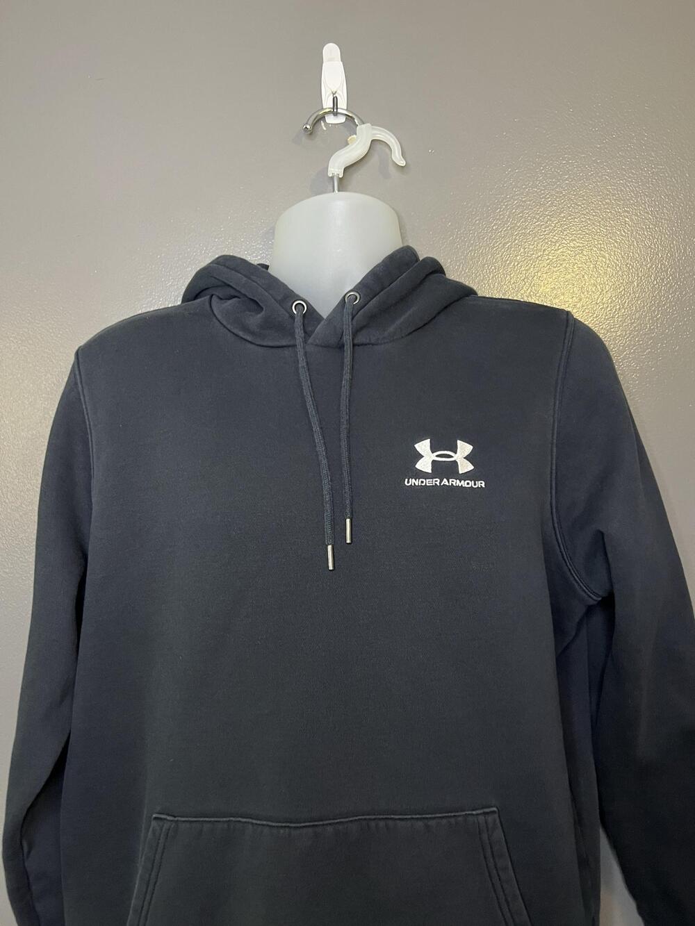 Under Armour Hoodie Mens Medium Black Fleece Pullover Logo Sweatshirt Athletic